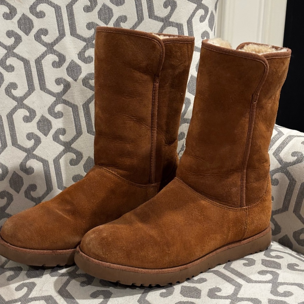 Chestnut UGGS excellent condition size 8